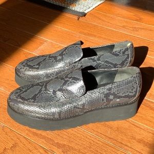 VINCE platform shoes